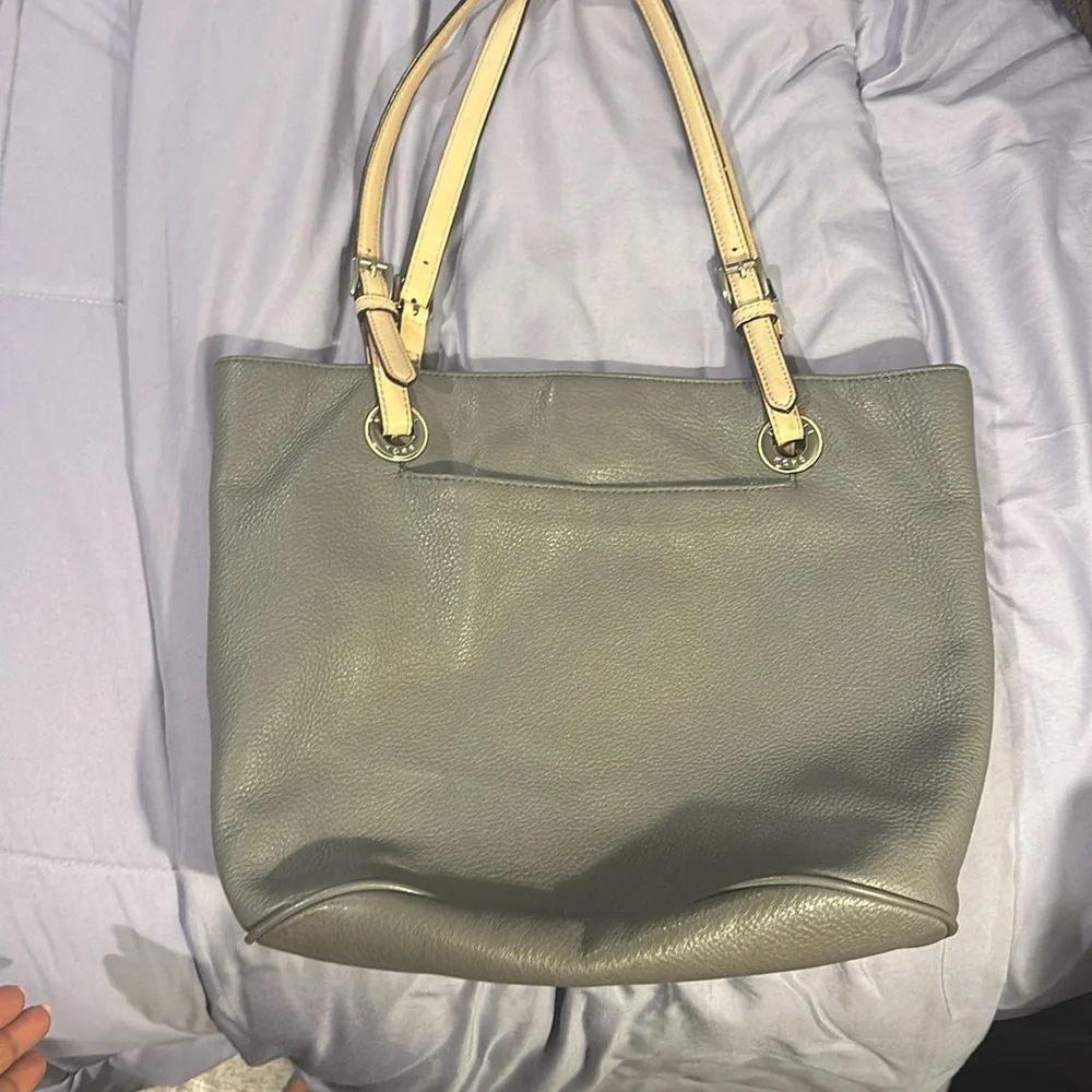 Used - Picture 2 of 3